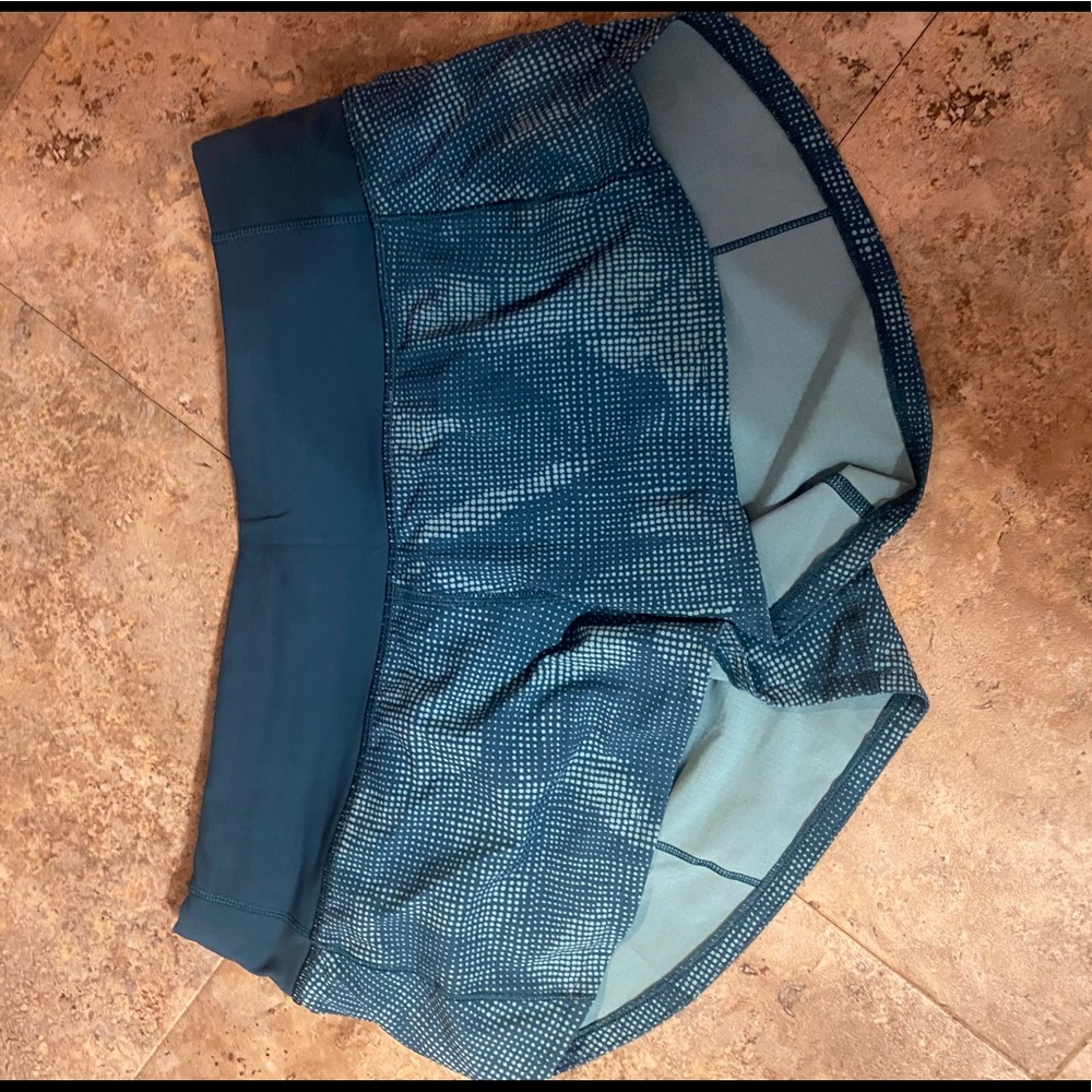 Lululemon shorts 2.5 in